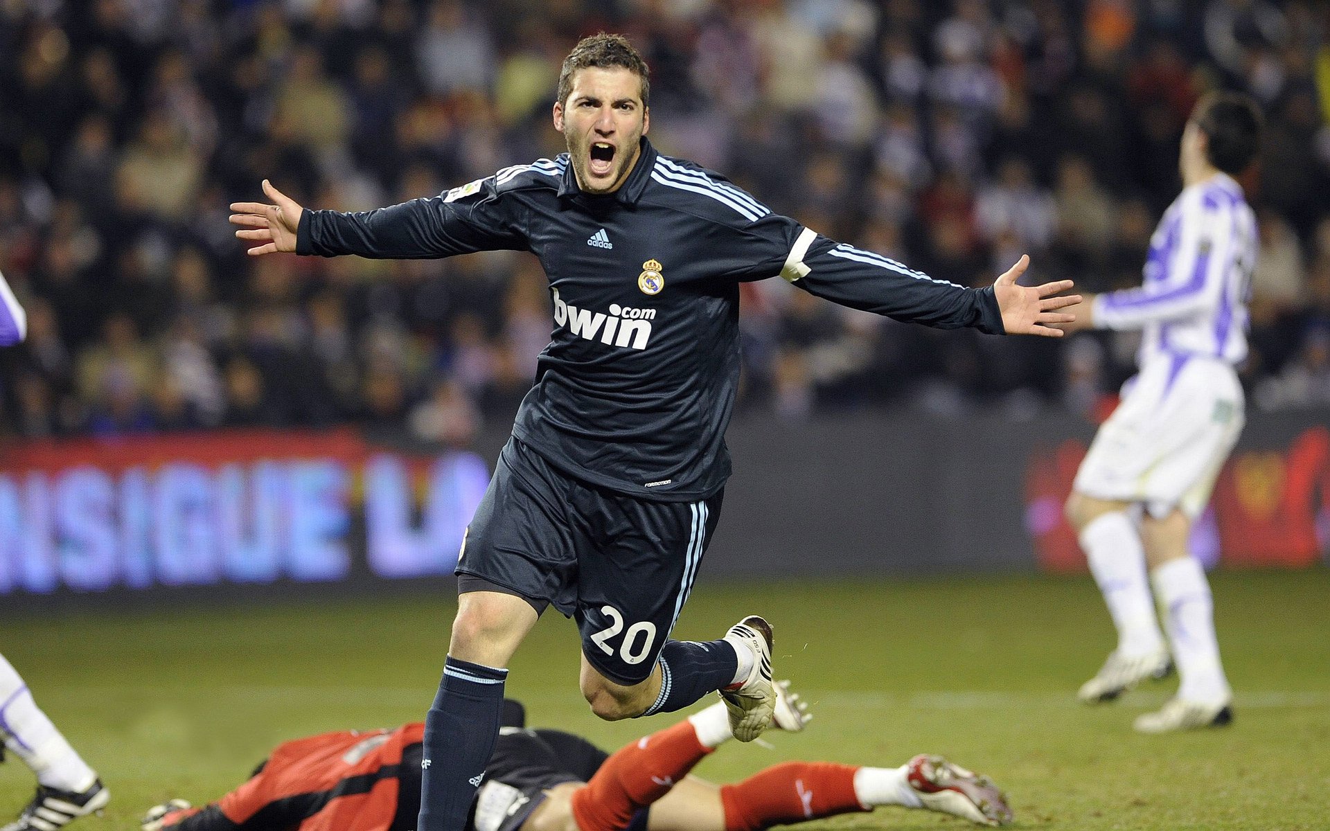 赛事焦点话题登上热搜榜单,赛事预热视频